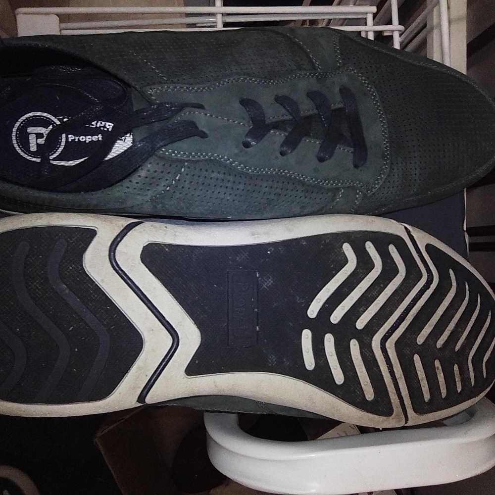 Men's tennis shoes size 15